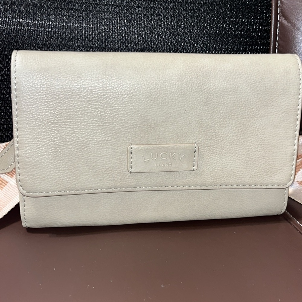 Lucky Brand - Elegant Green Crossbody Bag - Picture 2 of 3